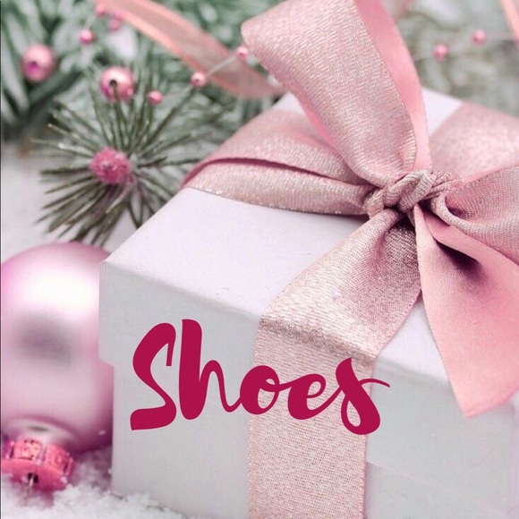 SHOES - Picture 2 of 5